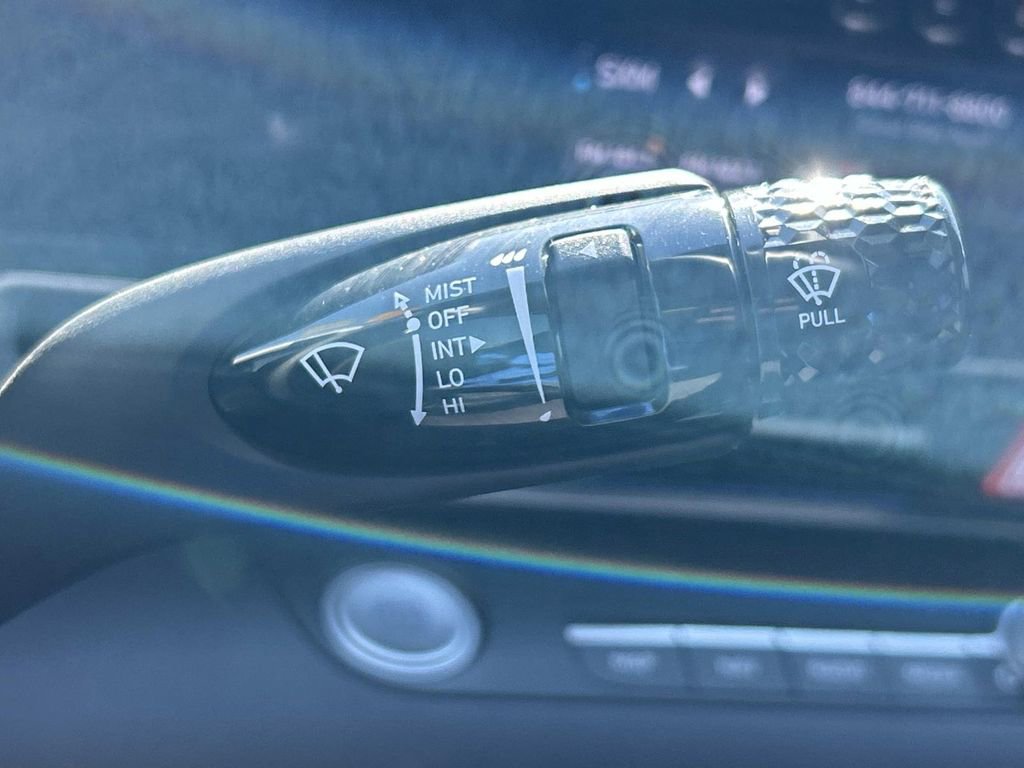 Used 2022 Hyundai Elantra Limited image 31