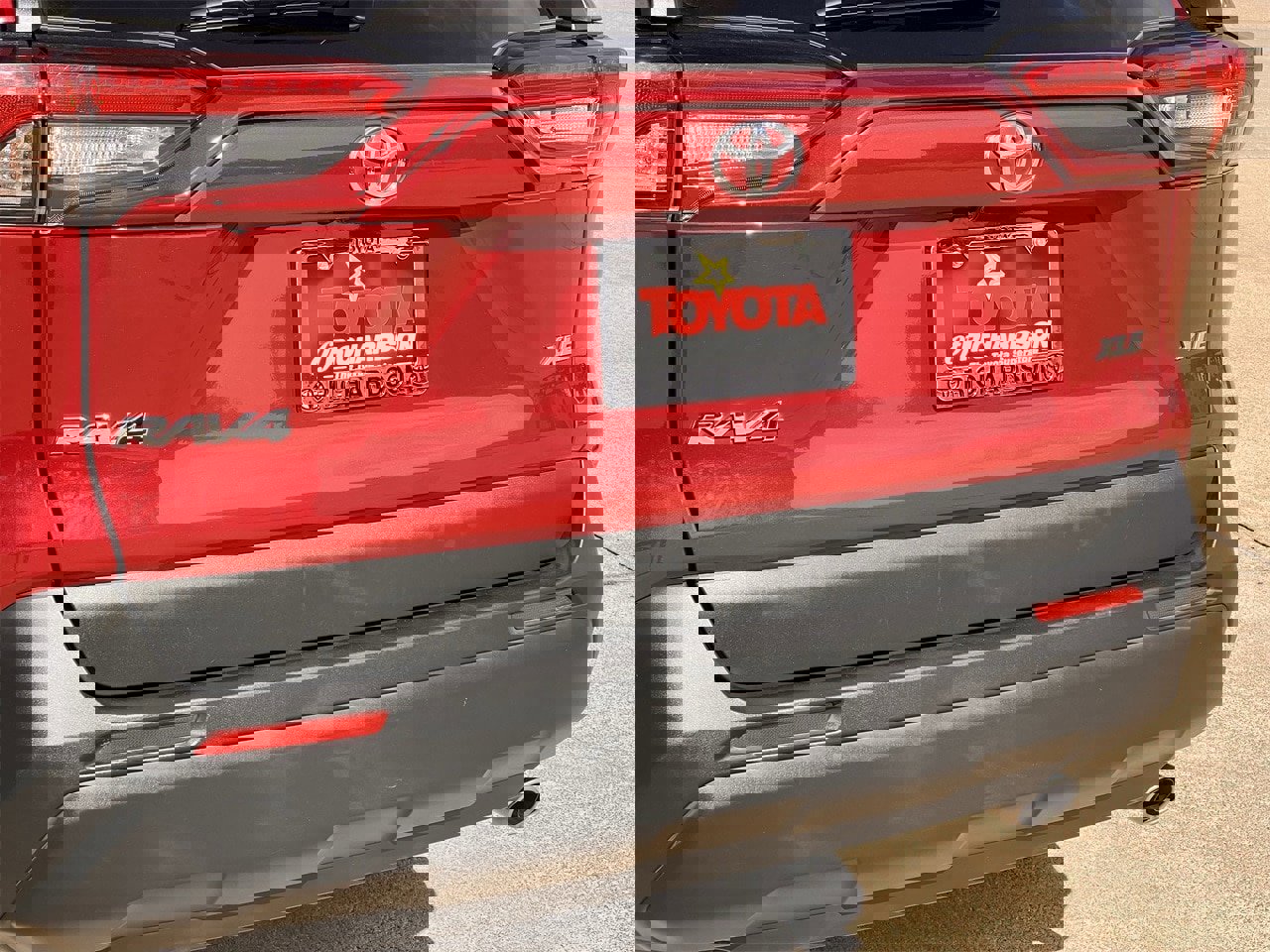 Used 2025 Toyota RAV4 XLE image 6