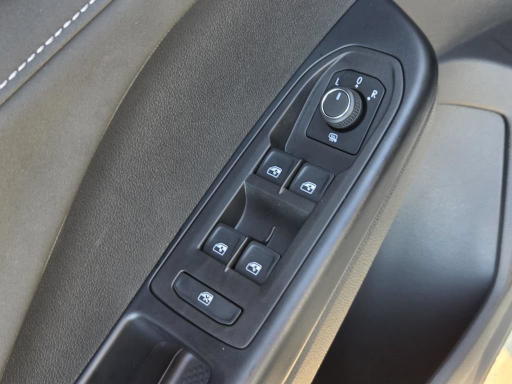 Used 2026 Volkswagen Taos SE FWD image 18