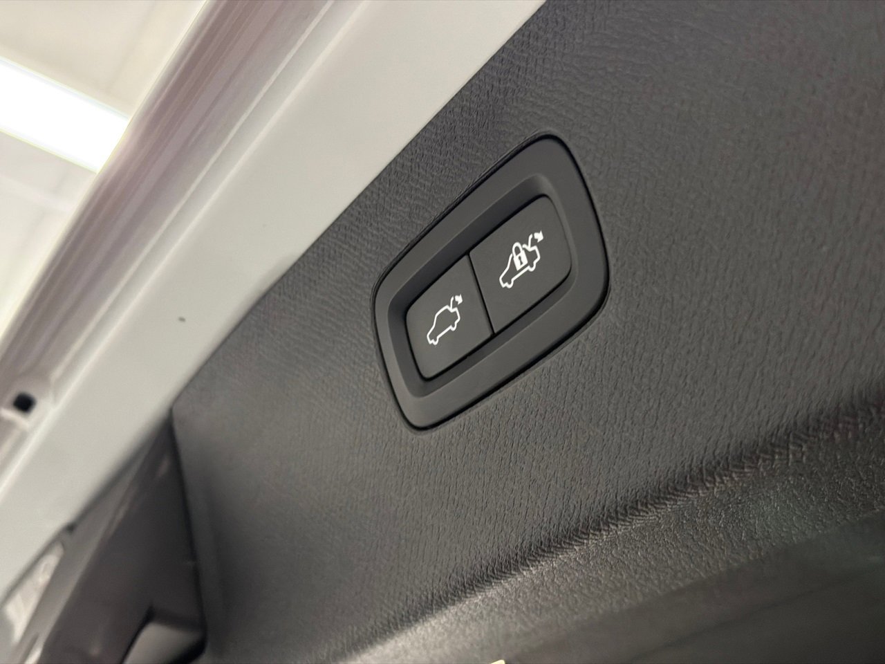 Used 2021 Volvo XC90 T6 Inscription w/ Protection Package Premier image 9