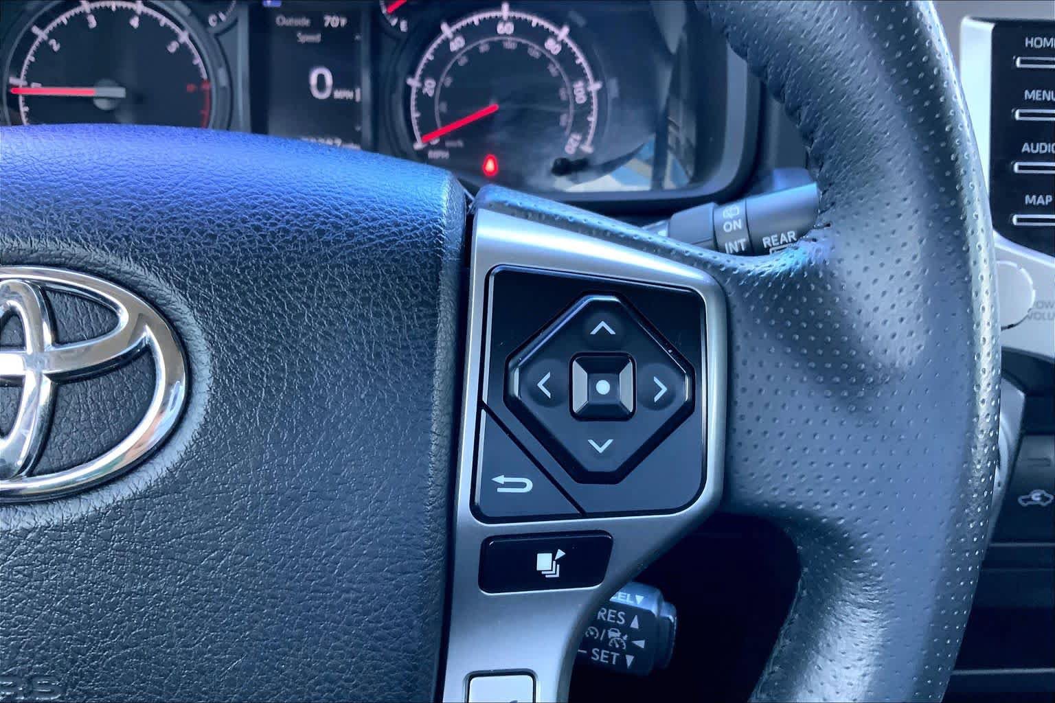 Used 2020 Toyota 4Runner SR5 Premium w/ Moonroof Package AWD/4WD image 25
