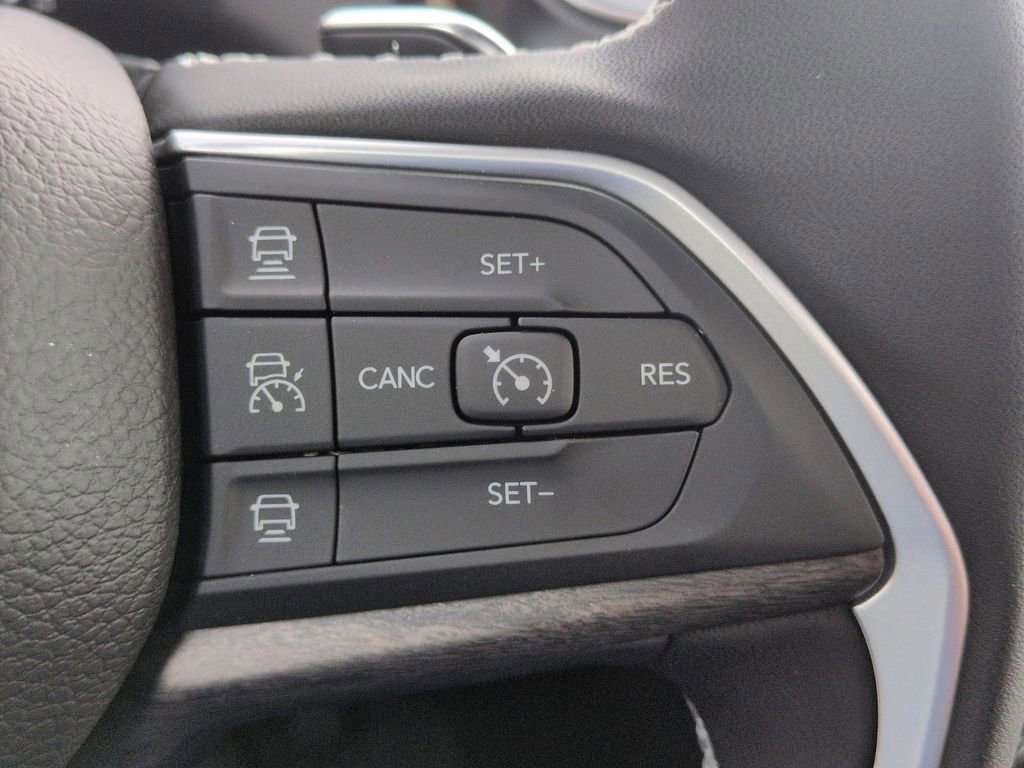 New 2025 Jeep Grand Cherokee Limited w/ Luxury Tech Group II image 25