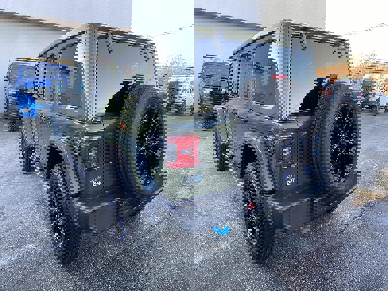 Used 2024 Jeep Wrangler Sahara w/ Technology Group image 6