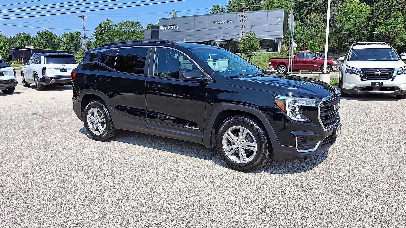 Used 2024 GMC Terrain SLE w/ Driver Convenience Package FWD image 2
