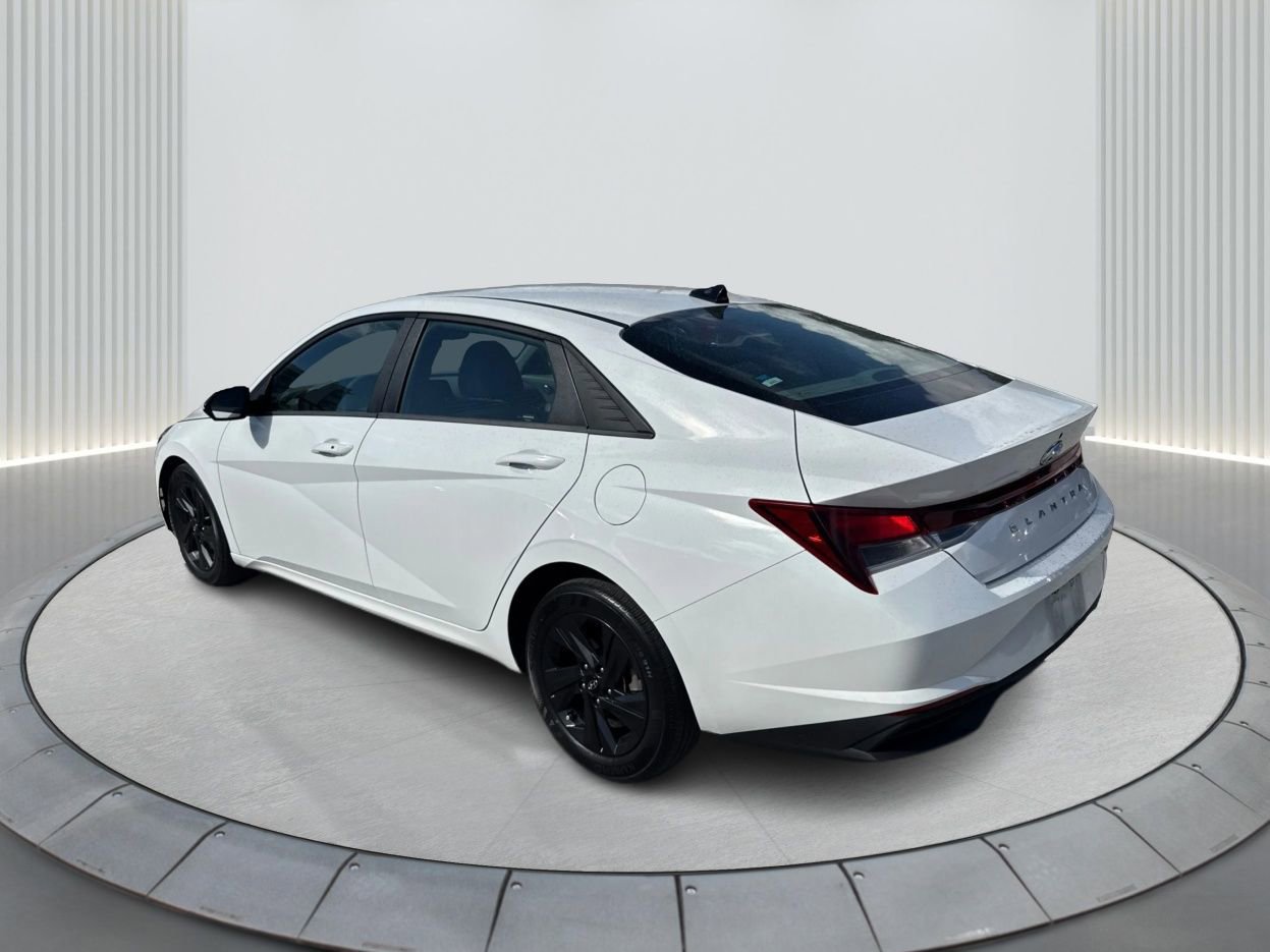 Used 2023 Hyundai Elantra SEL w/ Cargo Package image 8