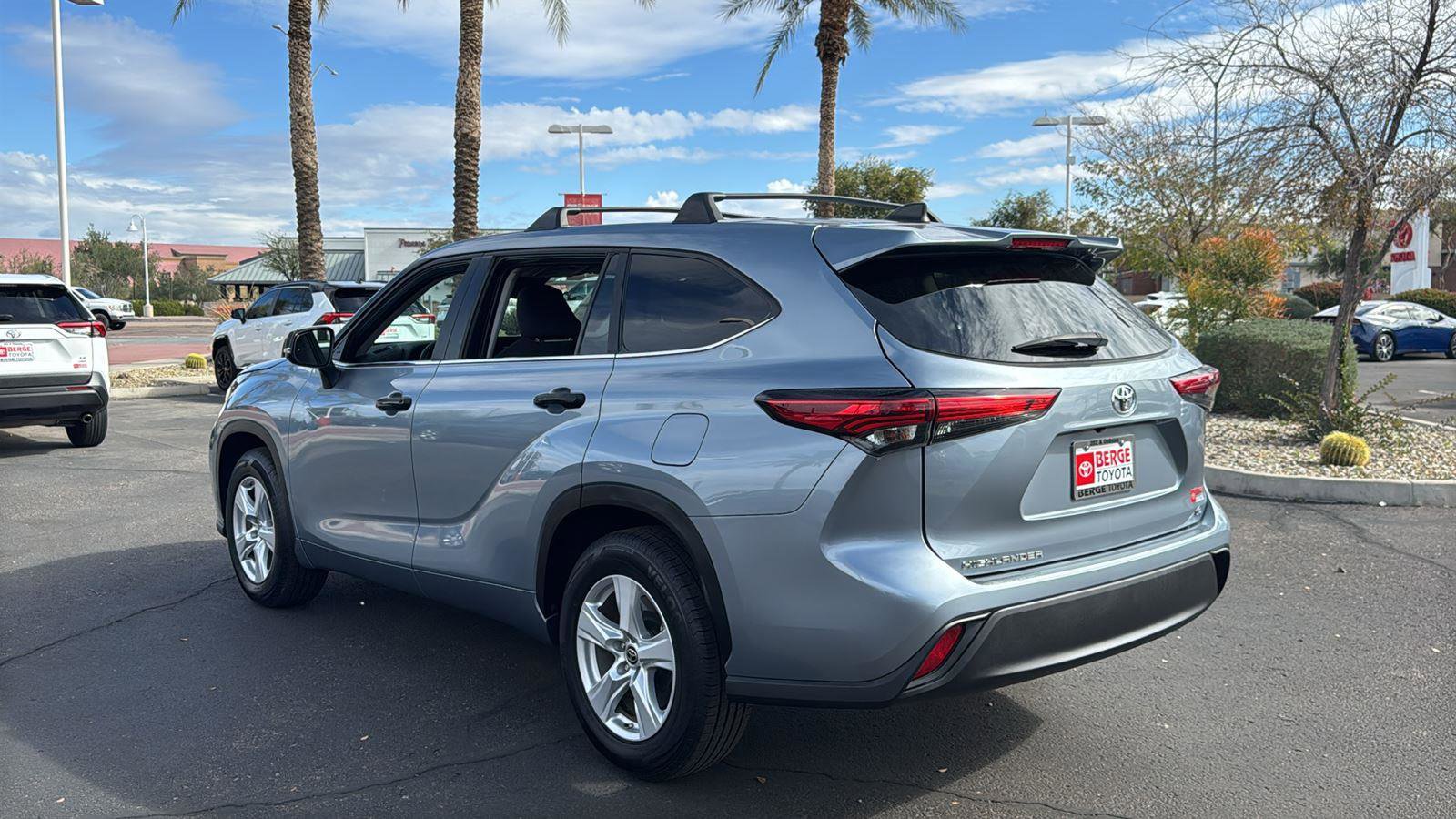 Certified 2023 Toyota Highlander LE image 5