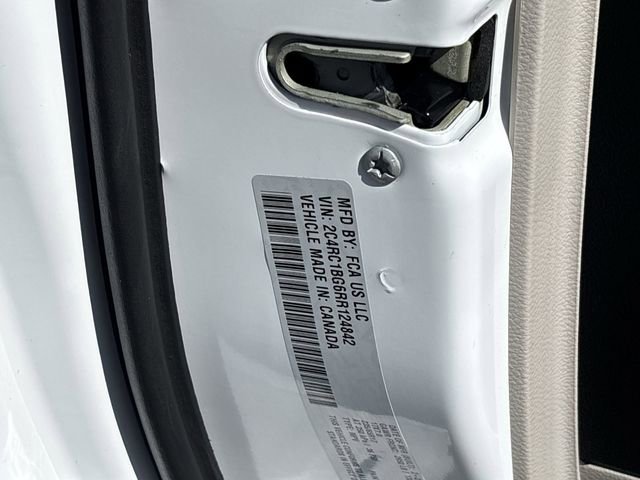 Certified 2024 Chrysler Pacifica Touring-L image 32