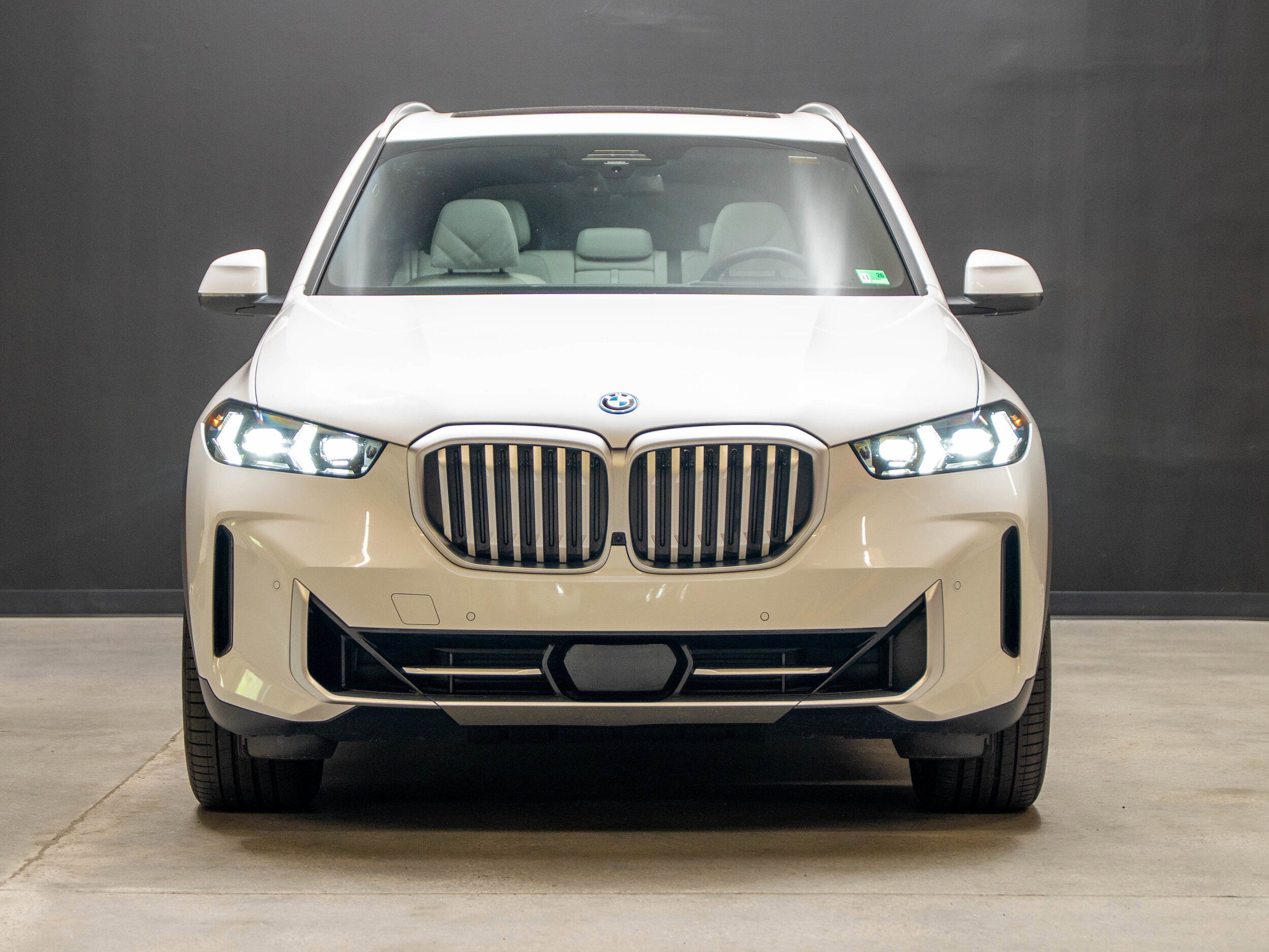 Used 2025 BMW X5 xDrive50e AWD/4WD image 10