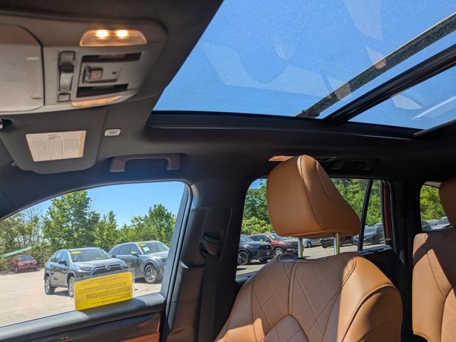 Used 2025 Toyota Highlander Platinum AWD/4WD image 34