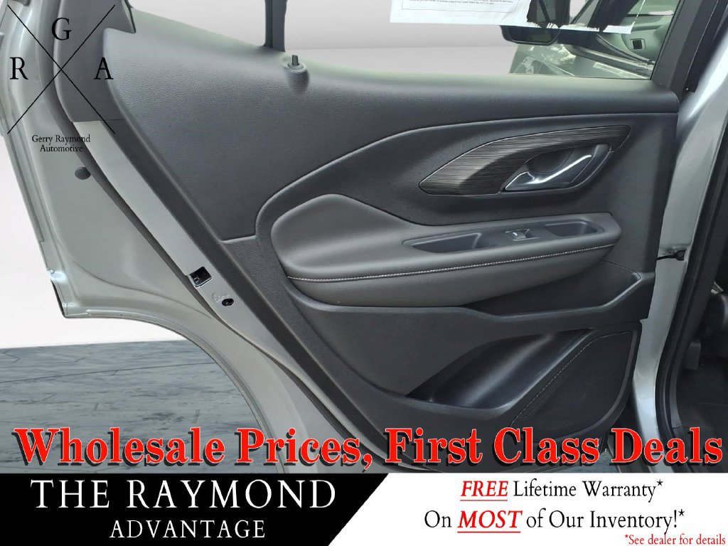 Used 2023 GMC Terrain SLE w/ Elevation Edition AWD/4WD image 12