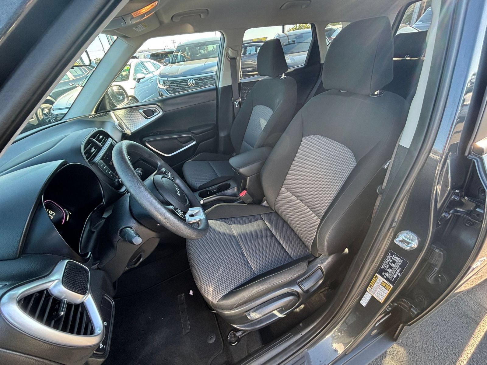 Used 2025 Kia Soul LX w/ LX Technology Package FWD image 33