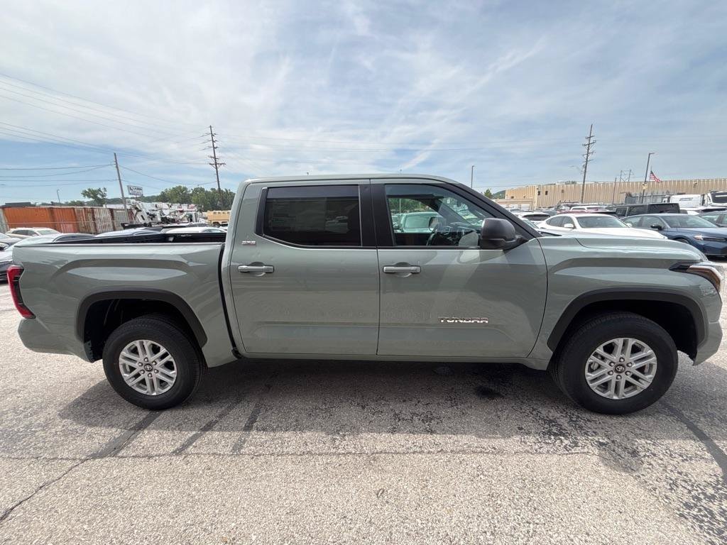 Used 2026 Toyota Tundra SR5 w/ SR5 Premium Package AWD/4WD image 9