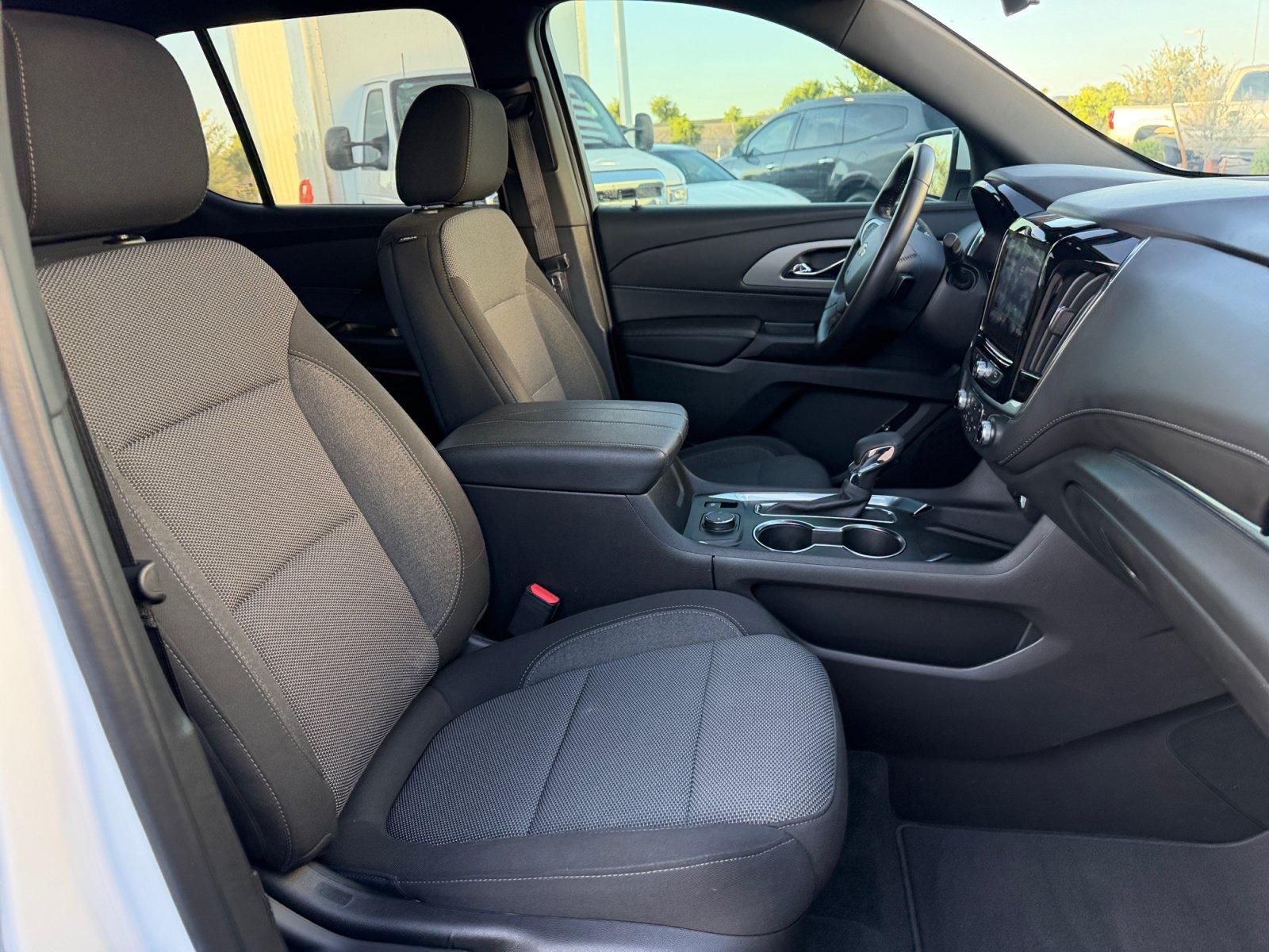 Used 2022 Chevrolet Traverse LT FWD image 31