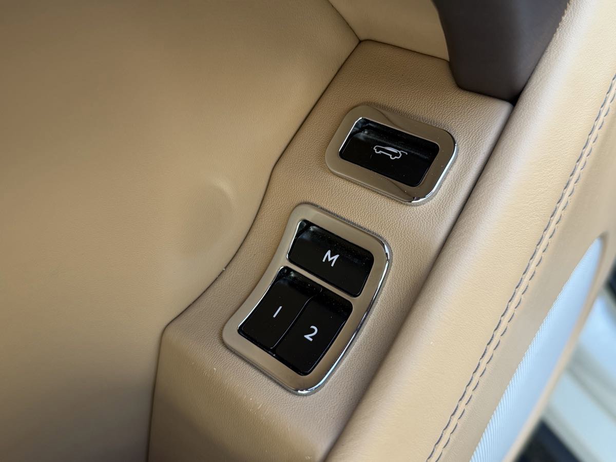 Used 2018 Bentley Bentayga image 51