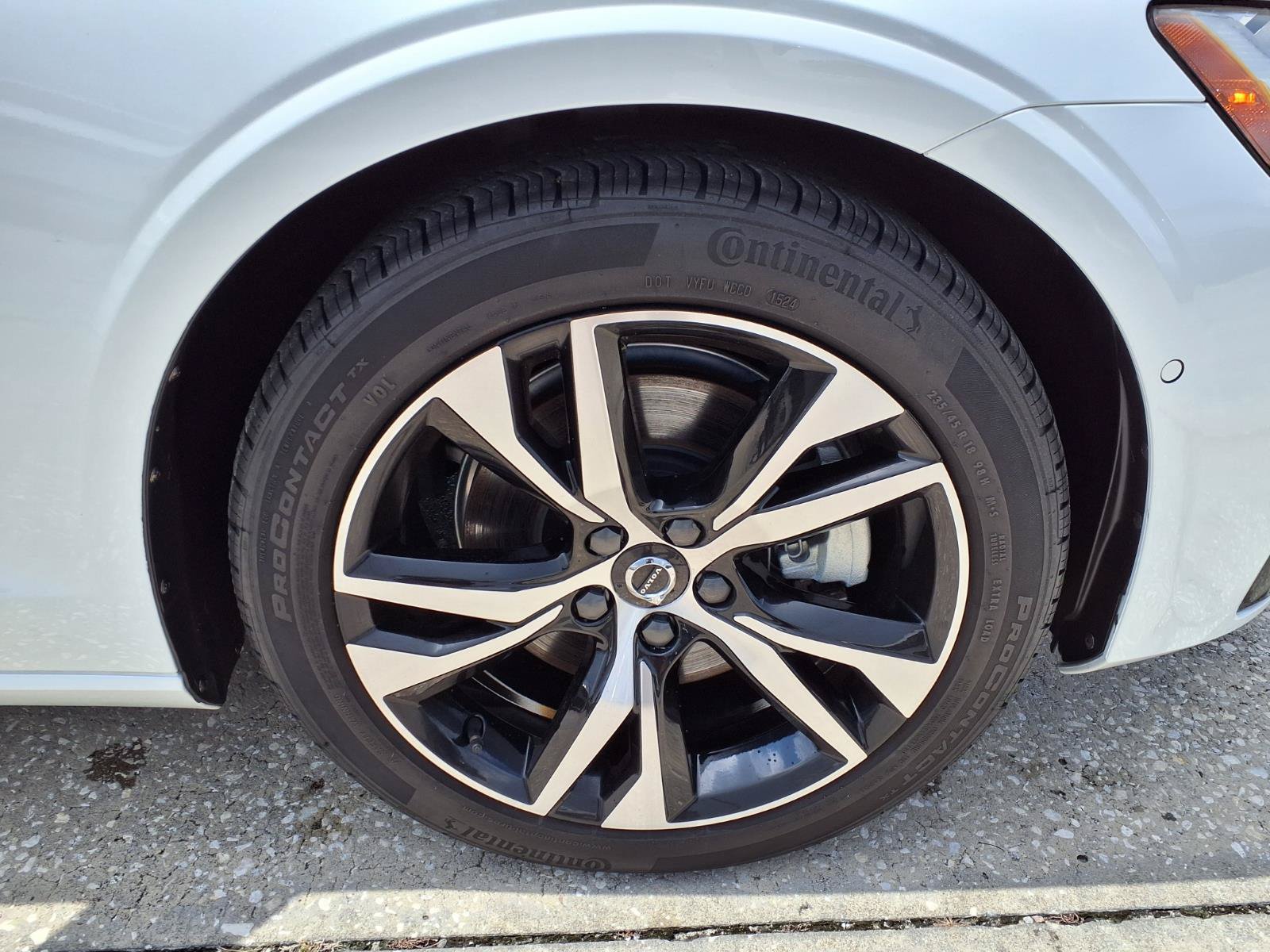 Certified 2025 Volvo S60 B5 Plus AWD/4WD image 9