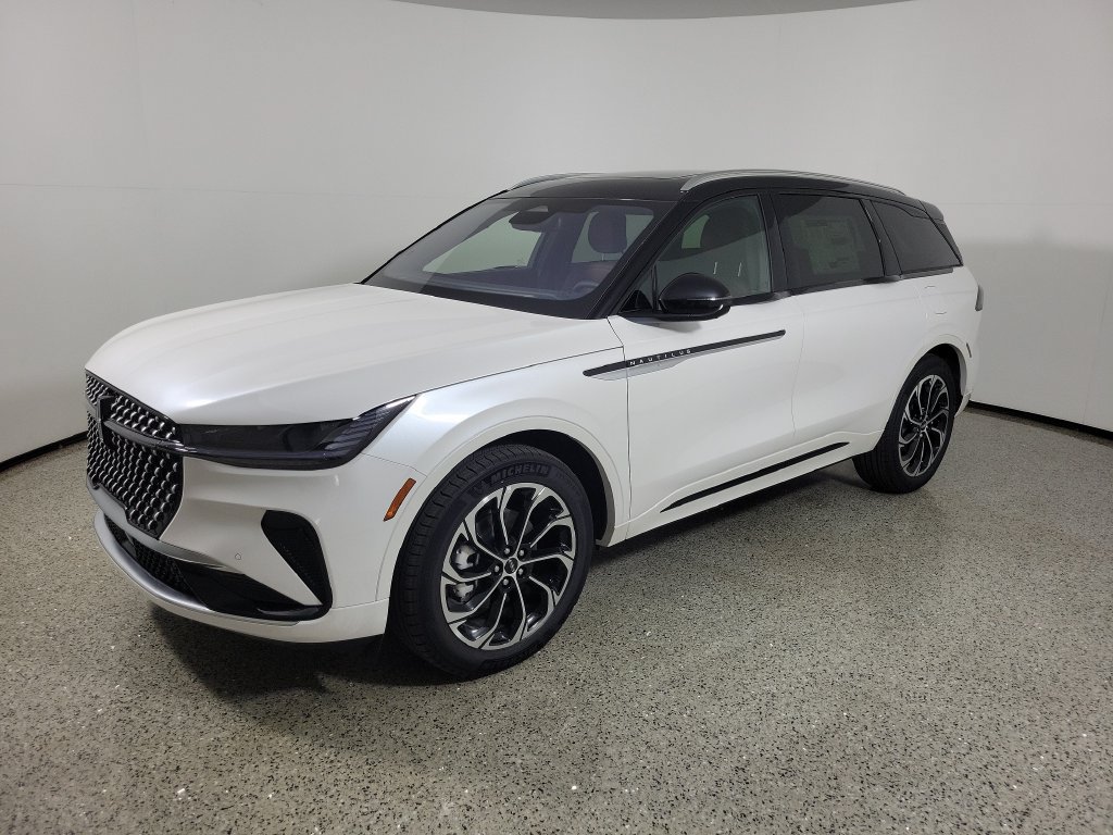 New 2026 Lincoln Nautilus Reserve AWD/4WD image 2