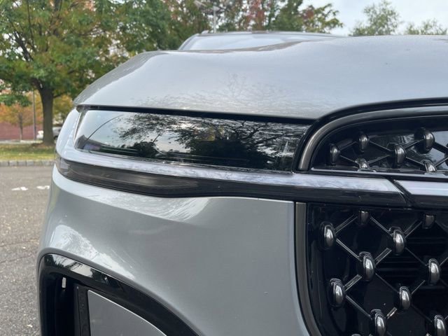 Used 2025 Lincoln Nautilus Reserve w/ Jet Appearance Package image 9