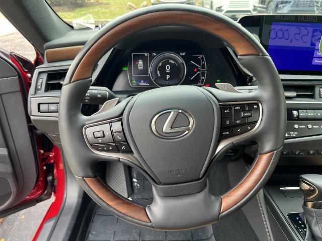 Certified 2025 Lexus ES 300h w/ Luxury Package FWD image 12