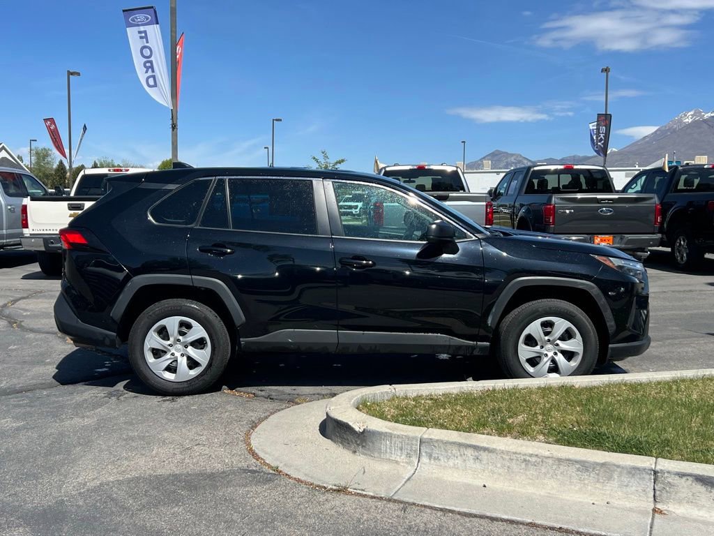Used 2024 Toyota RAV4 LE AWD/4WD image 28
