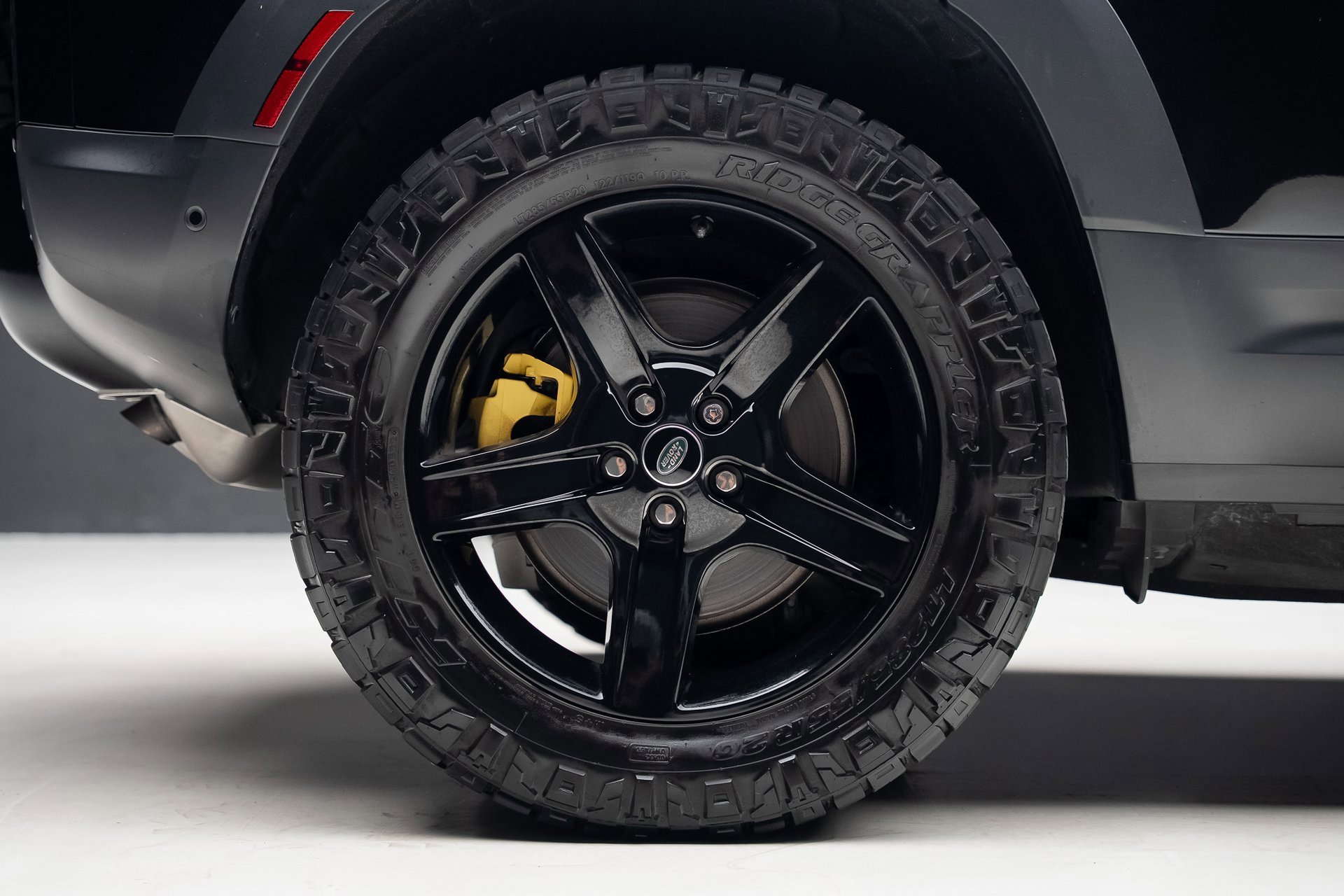 Used 2022 Land Rover Defender 110 SE image 37