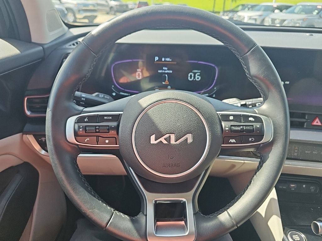 Certified 2025 Kia Sportage EX w/ Premium Package FWD image 32