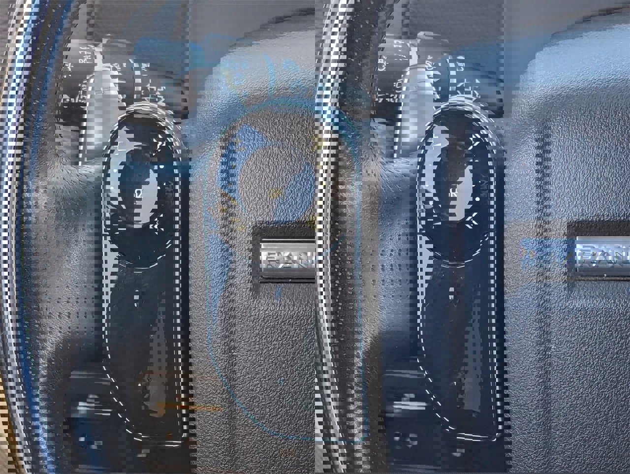 Used 2018 Land Rover Range Rover Velar R-Dynamic SE image 26