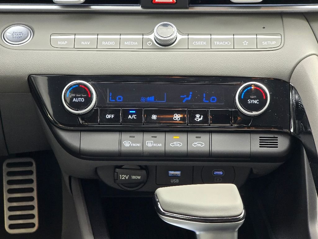 New 2025 Hyundai Elantra SEL image 15