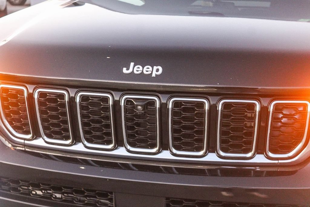 Used 2024 Jeep Grand Cherokee L Limited w/ Luxury Tech Group II AWD/4WD image 6