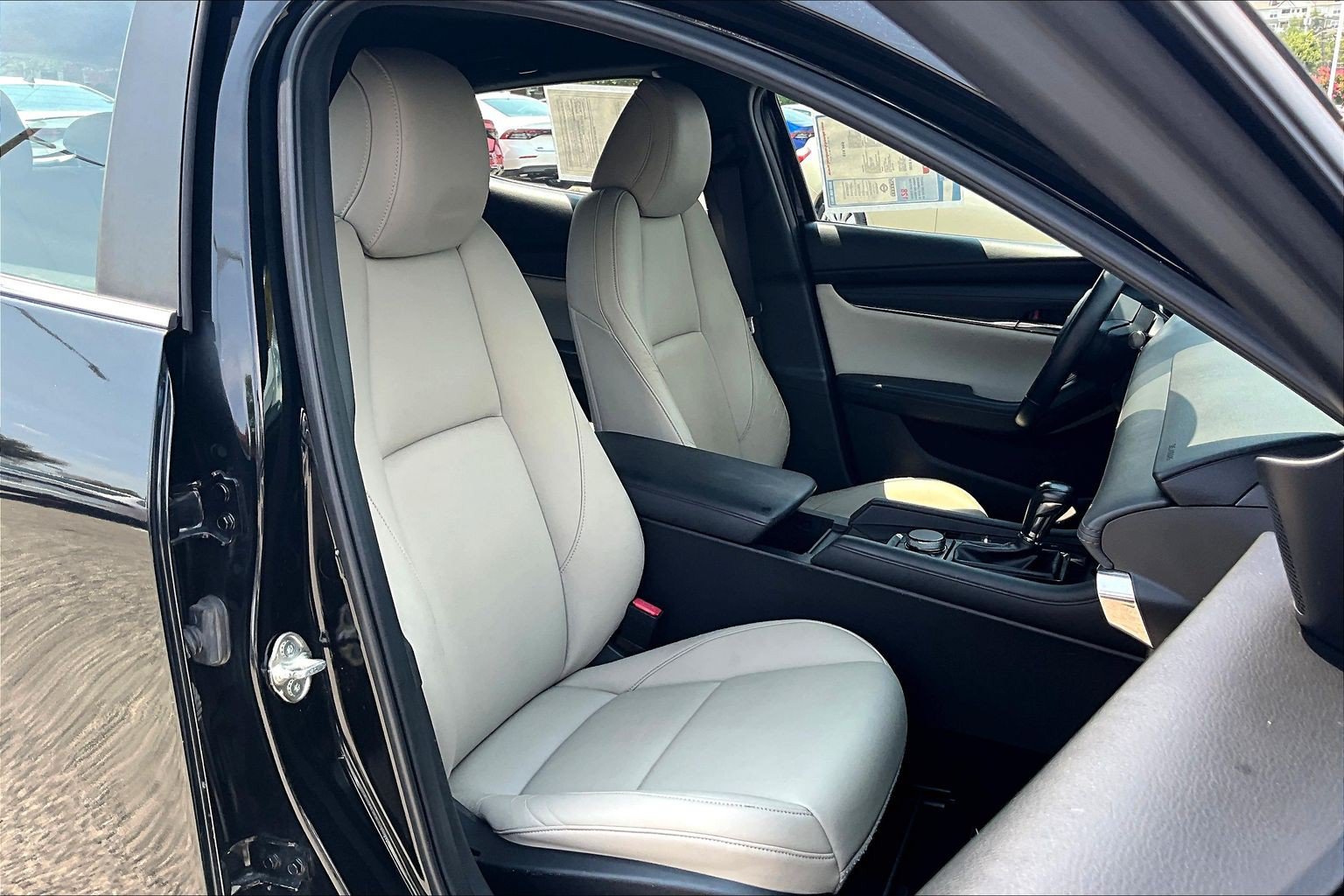 Used 2019 MAZDA MAZDA3 Hatchback w/ Preferred Package FWD image 6