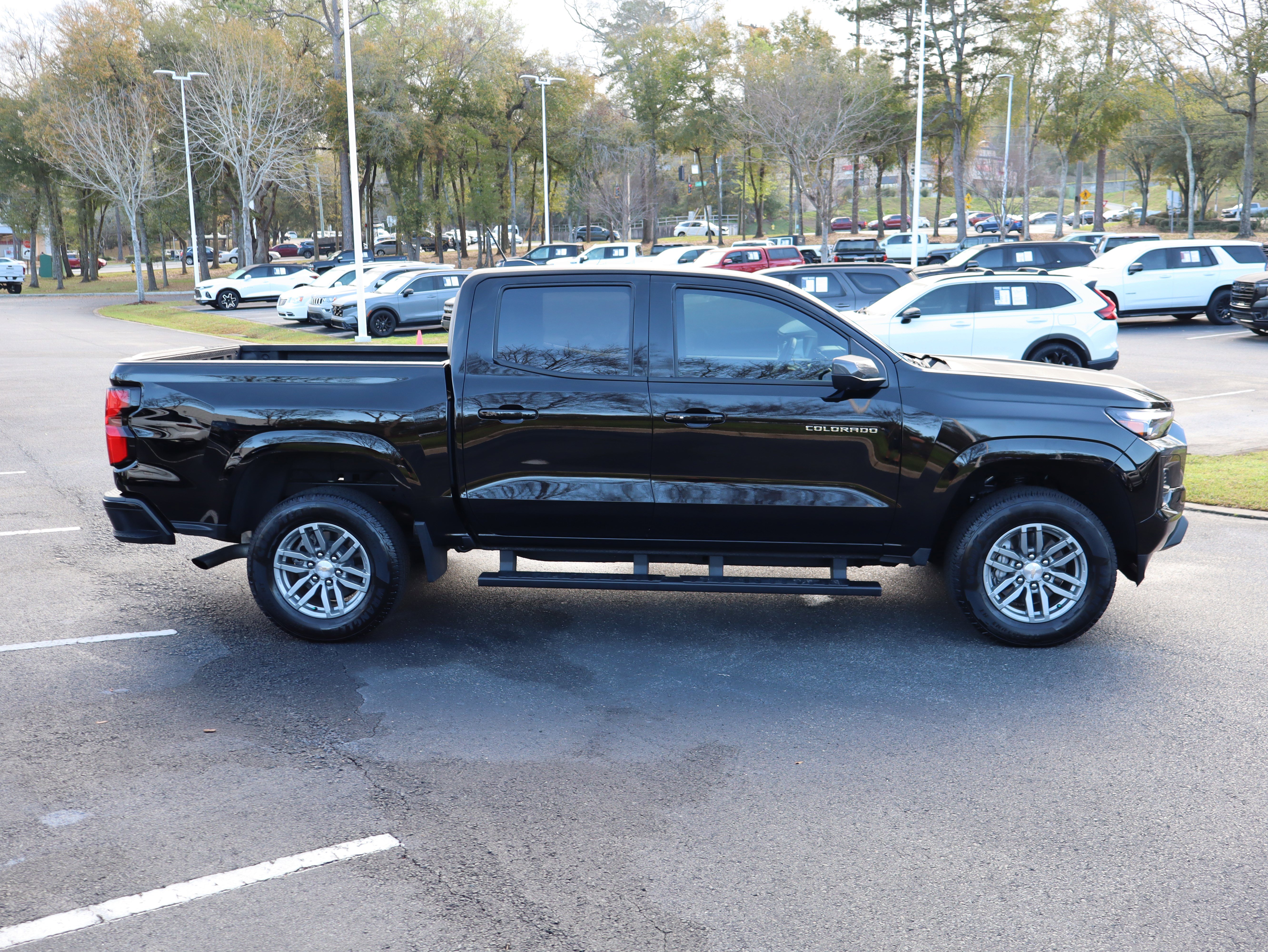 Used 2024 Chevrolet Colorado LT w/ LT Convenience Package III image 12