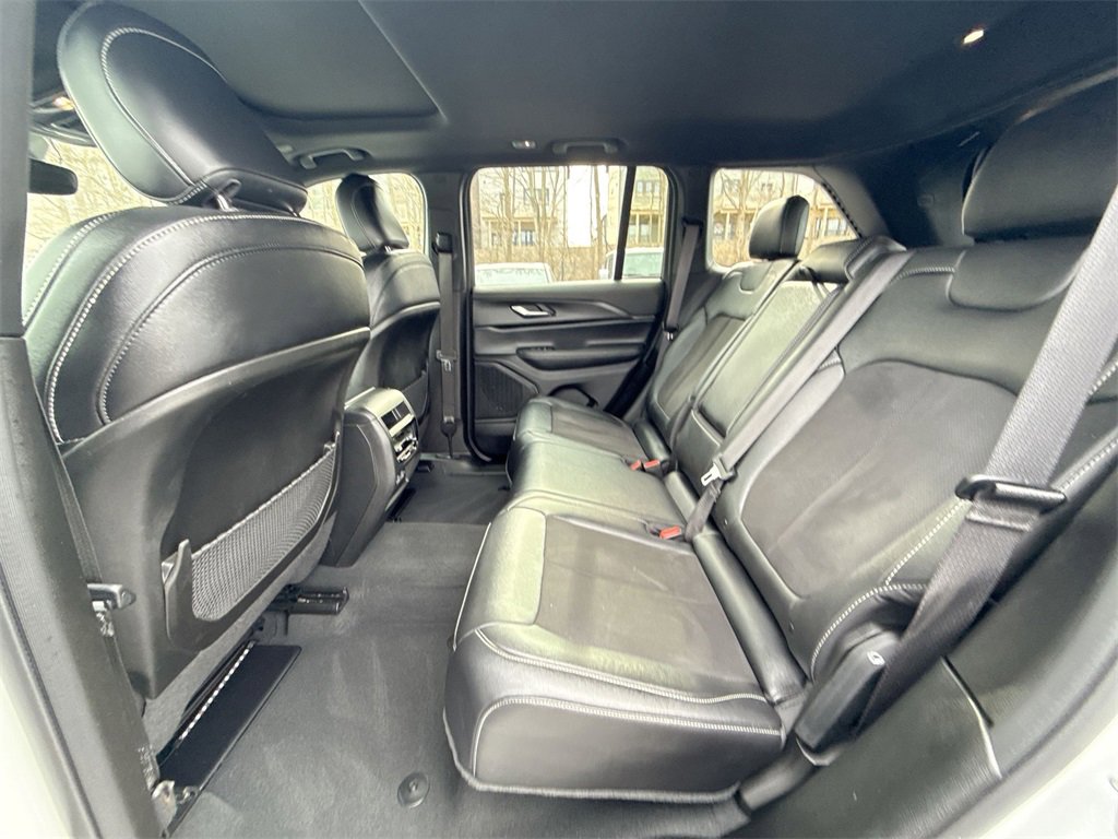 Used 2024 Jeep Grand Cherokee Altitude image 24