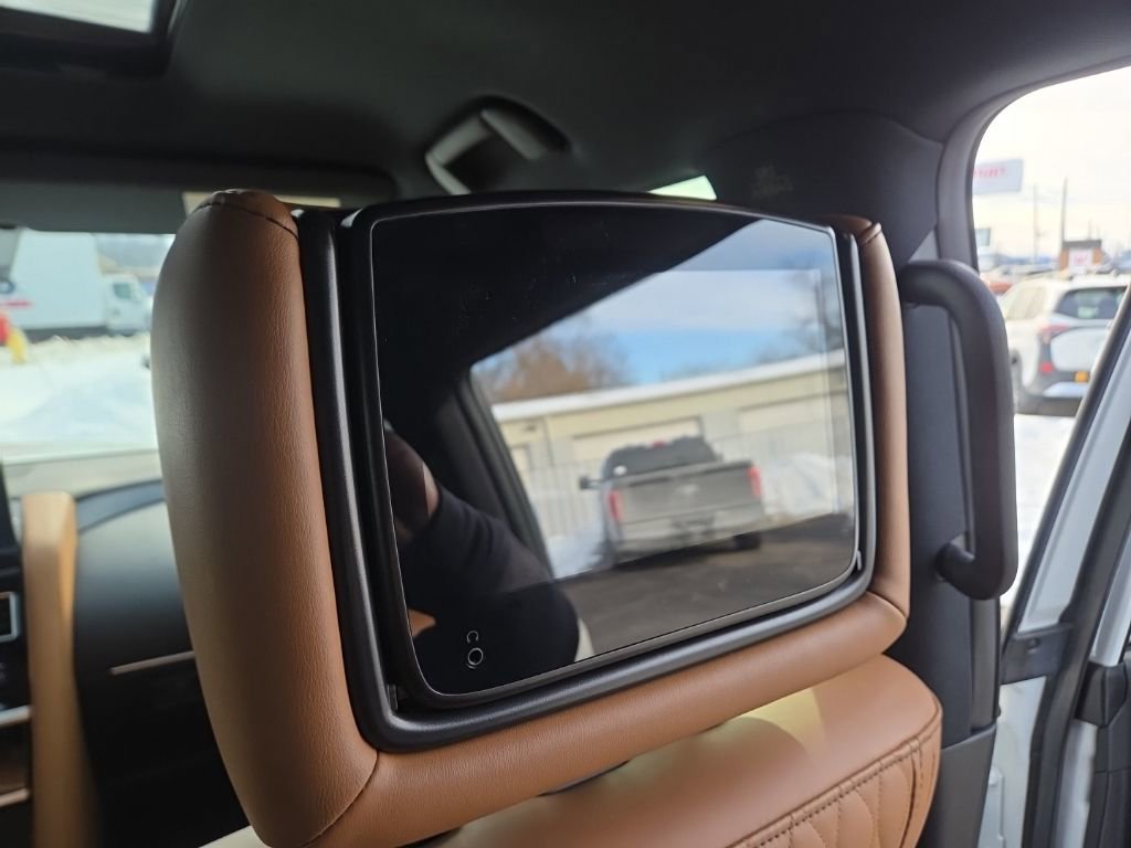 Used 2023 INFINITI QX80 Sensory w/ All-Season Package image 32