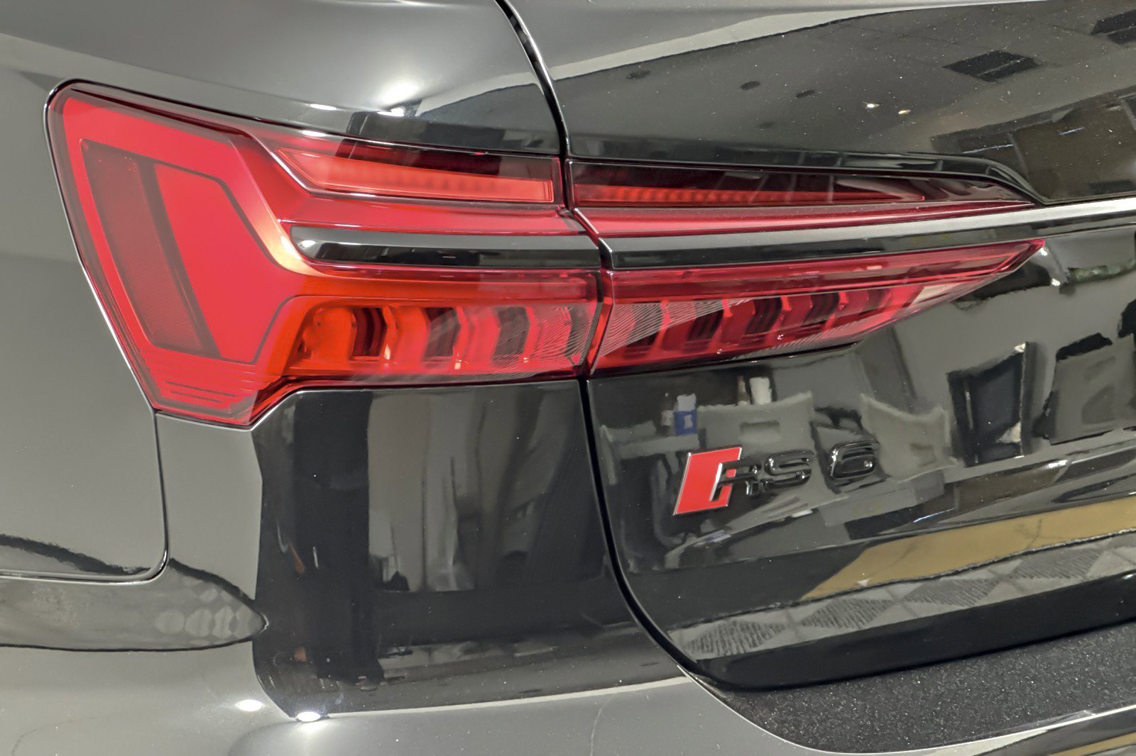 Used 2024 Audi RS 6 performance w/ Matte Carbon Package image 26