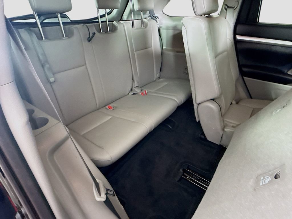 Used 2019 Toyota Highlander XLE image 18