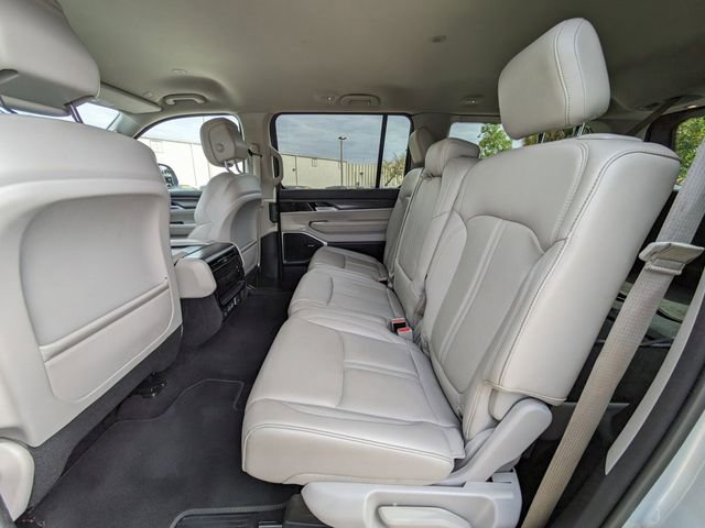 Used 2024 Jeep Wagoneer Series II w/ Flexible Seating Group image 16