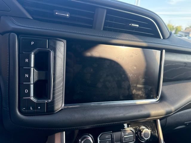 Used 2023 GMC Yukon XL Denali AWD/4WD image 9