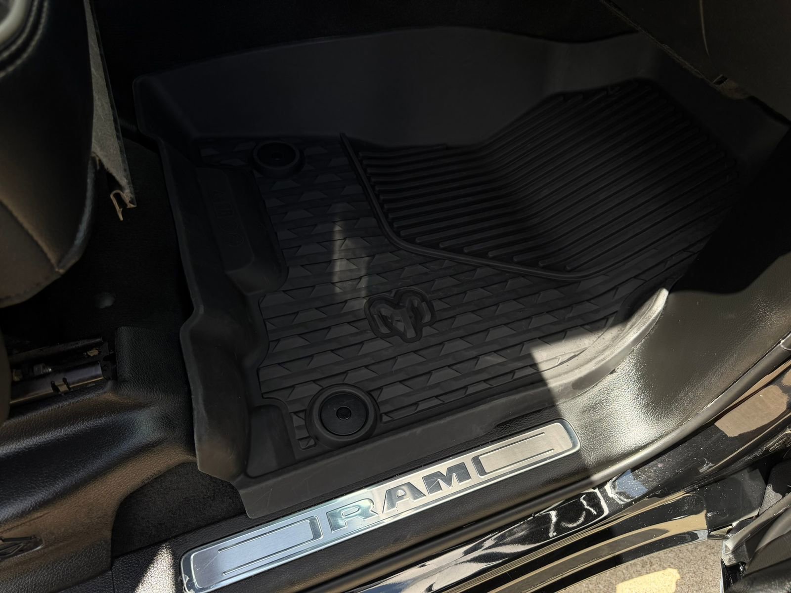 Used 2022 RAM 1500 Laramie w/ Sport Appearance Package AWD/4WD image 16