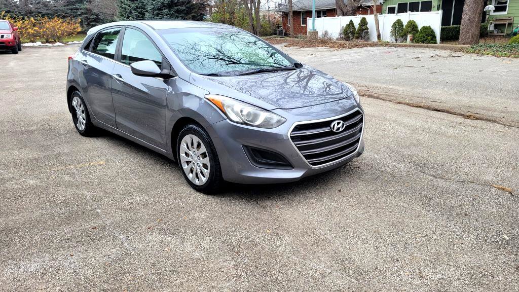 Used 2017 Hyundai Elantra GT image 1