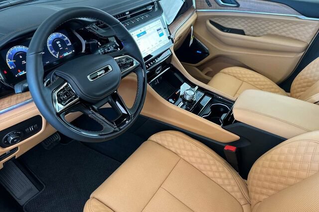 New 2026 Jeep Grand Cherokee Summit AWD/4WD image 7