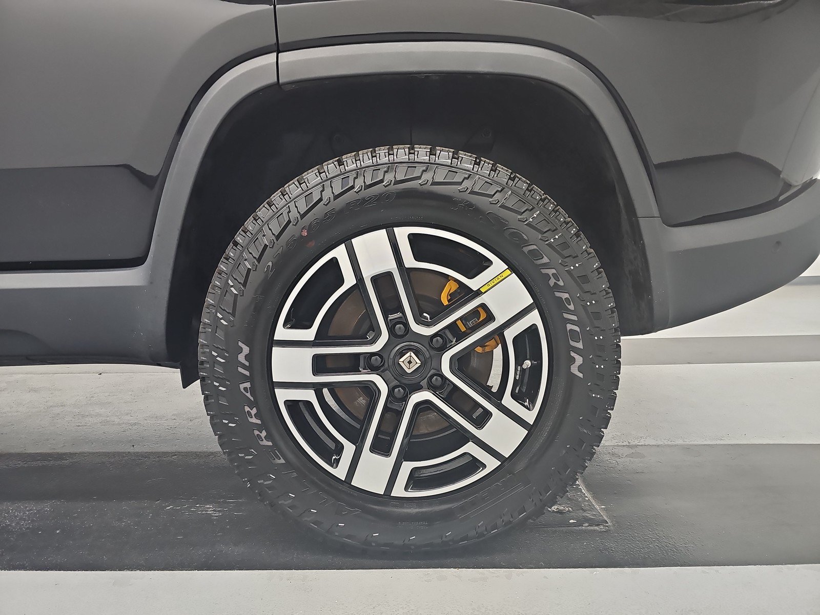 Used 2024 Rivian R1S Adventure AWD/4WD image 10