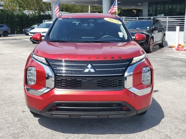Used 2023 Mitsubishi Outlander ES FWD image 2