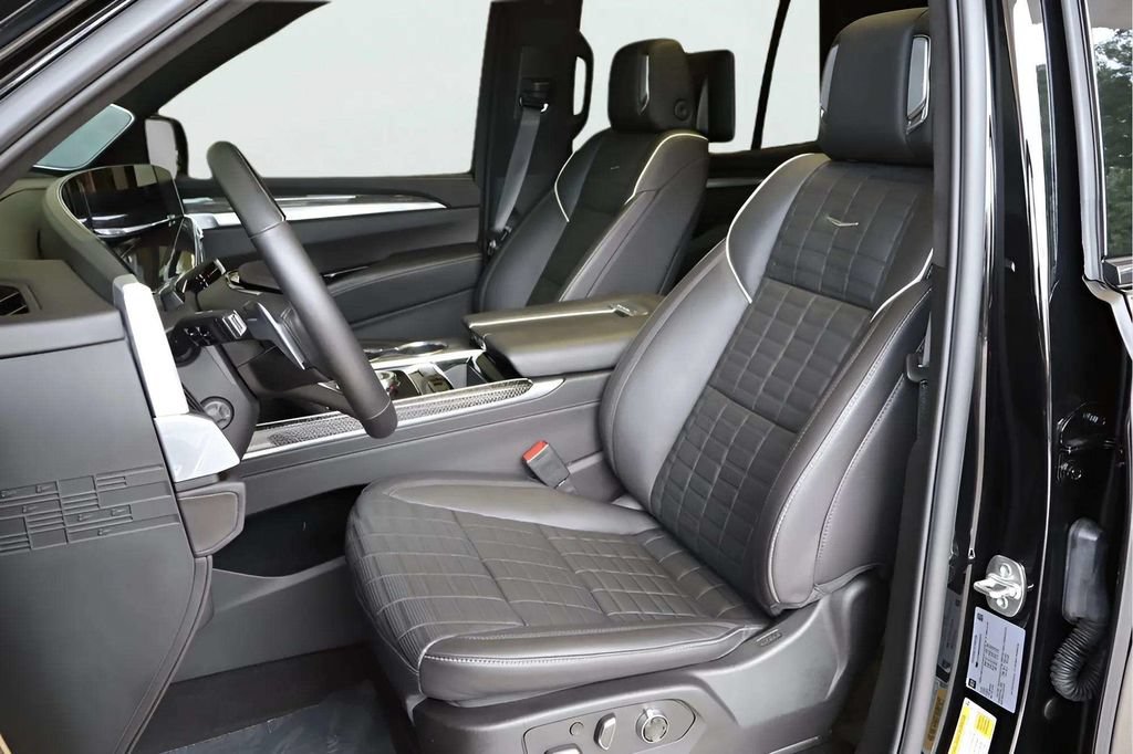 Used 2025 Cadillac Escalade V w/ LPO, ONYX Package AWD/4WD image 17