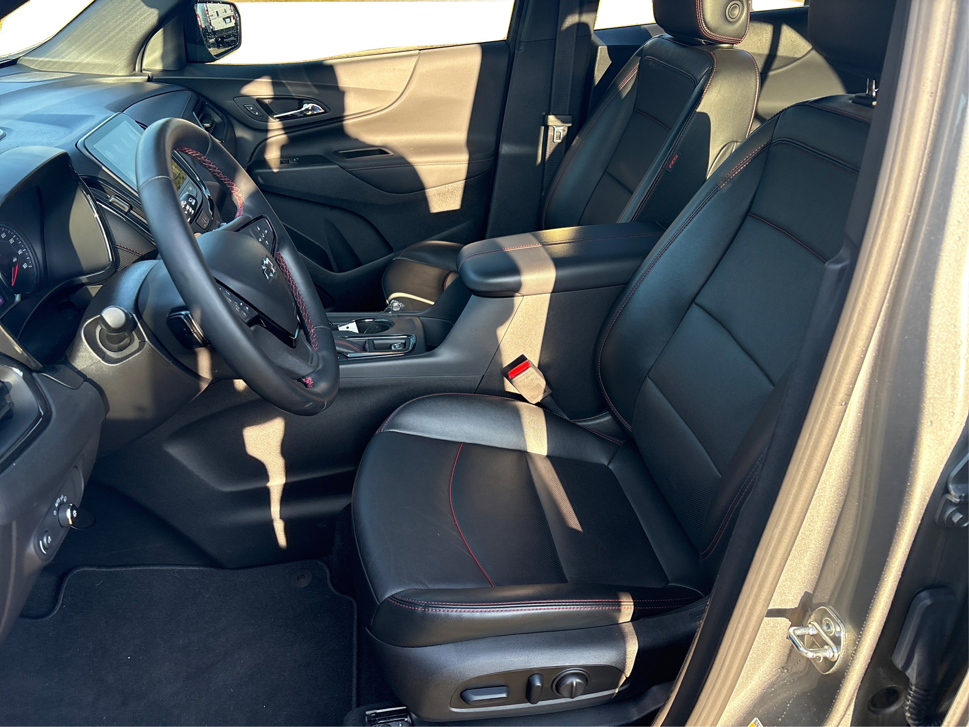 Used 2023 Chevrolet Equinox RS w/ RS Leather Package image 9