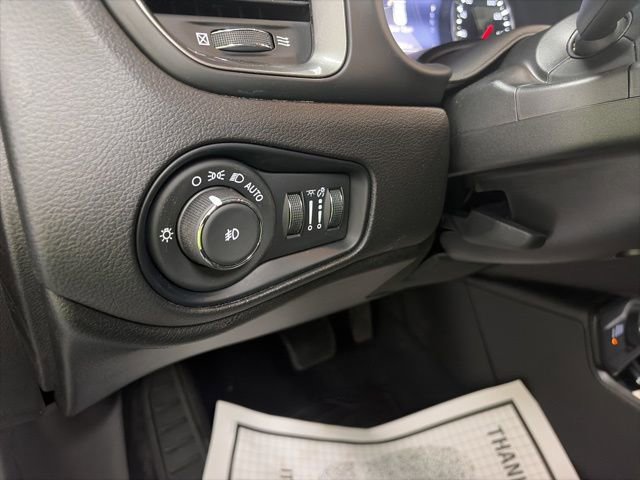 Used 2022 Jeep Renegade Latitude AWD/4WD image 15