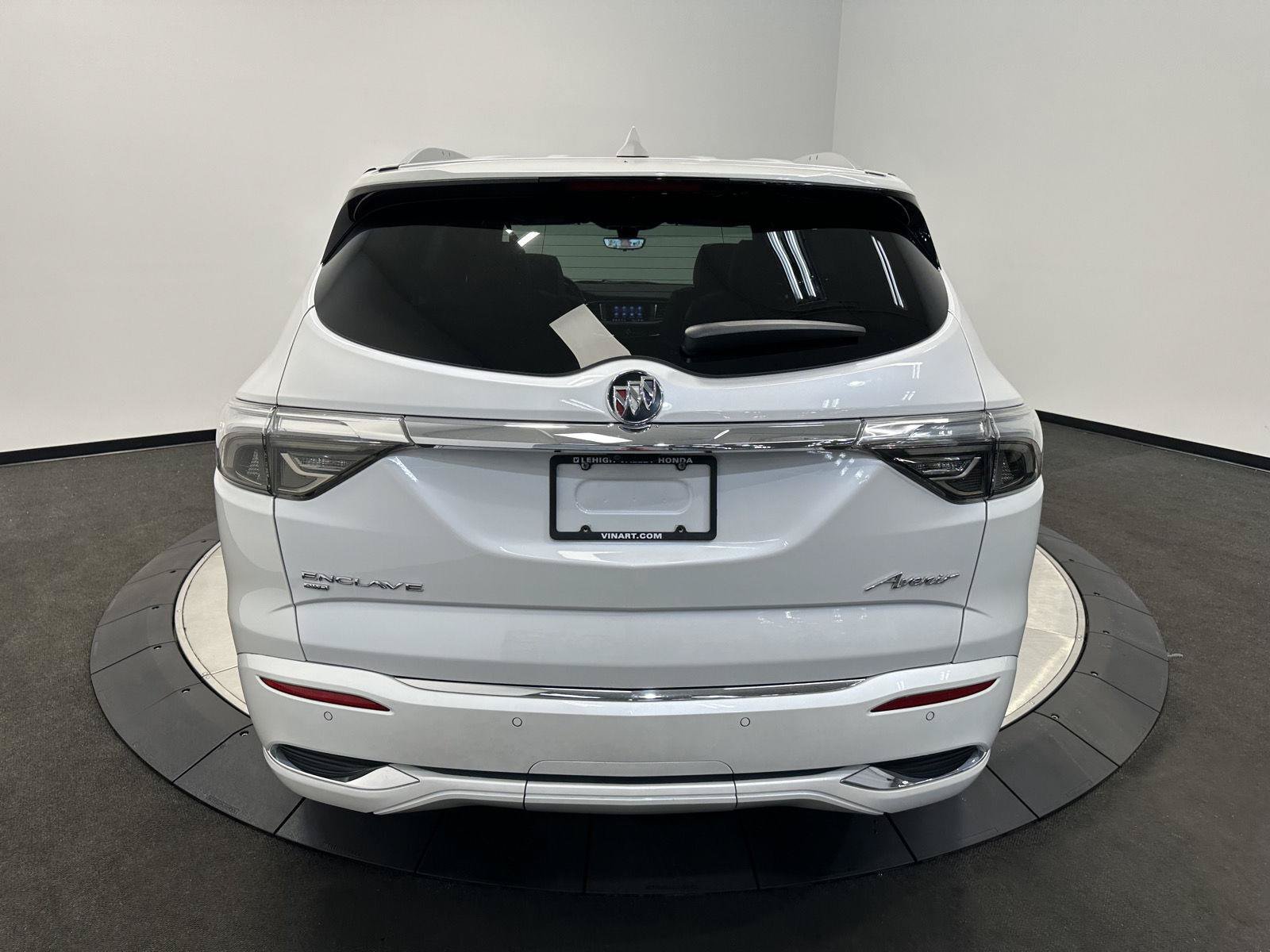 Used 2022 Buick Enclave Avenir w/ Avenir Technology Package AWD/4WD image 6