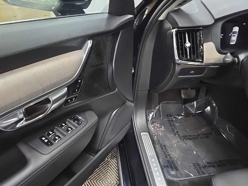 Used 2025 Volvo S90 B6 Plus AWD/4WD image 29