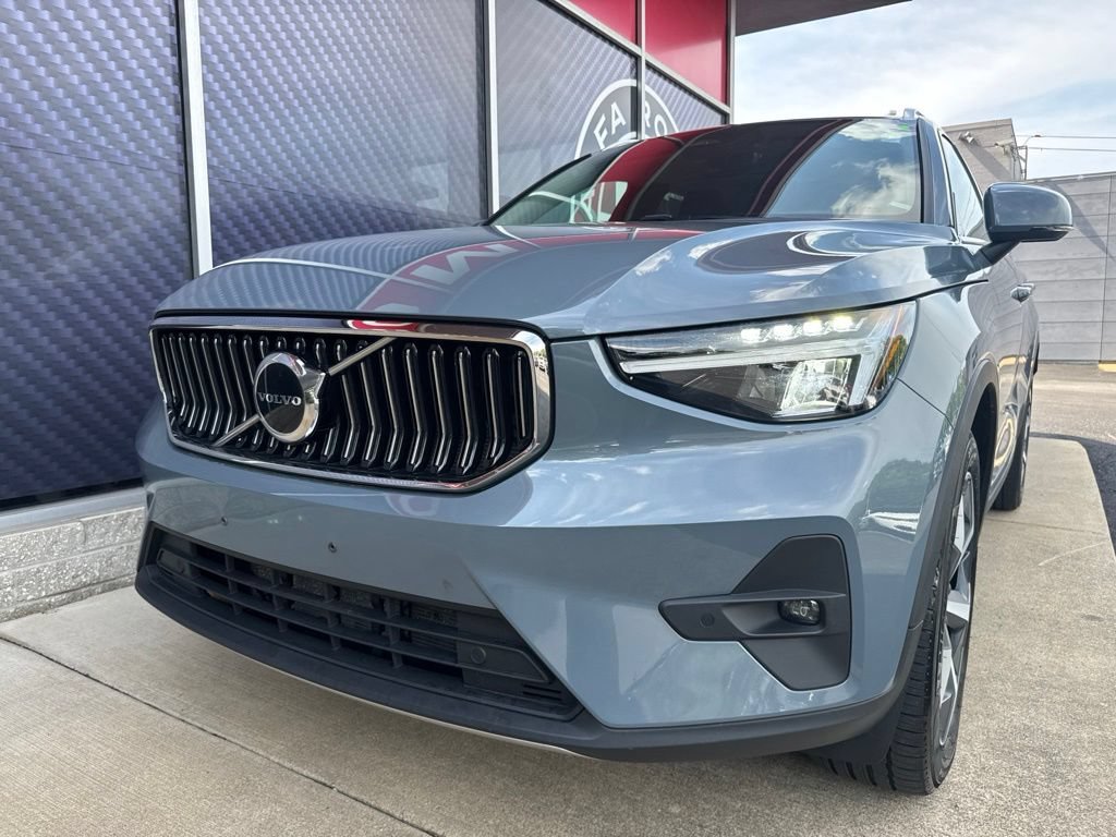 Used 2023 Volvo XC40 B5 Plus AWD/4WD image 18