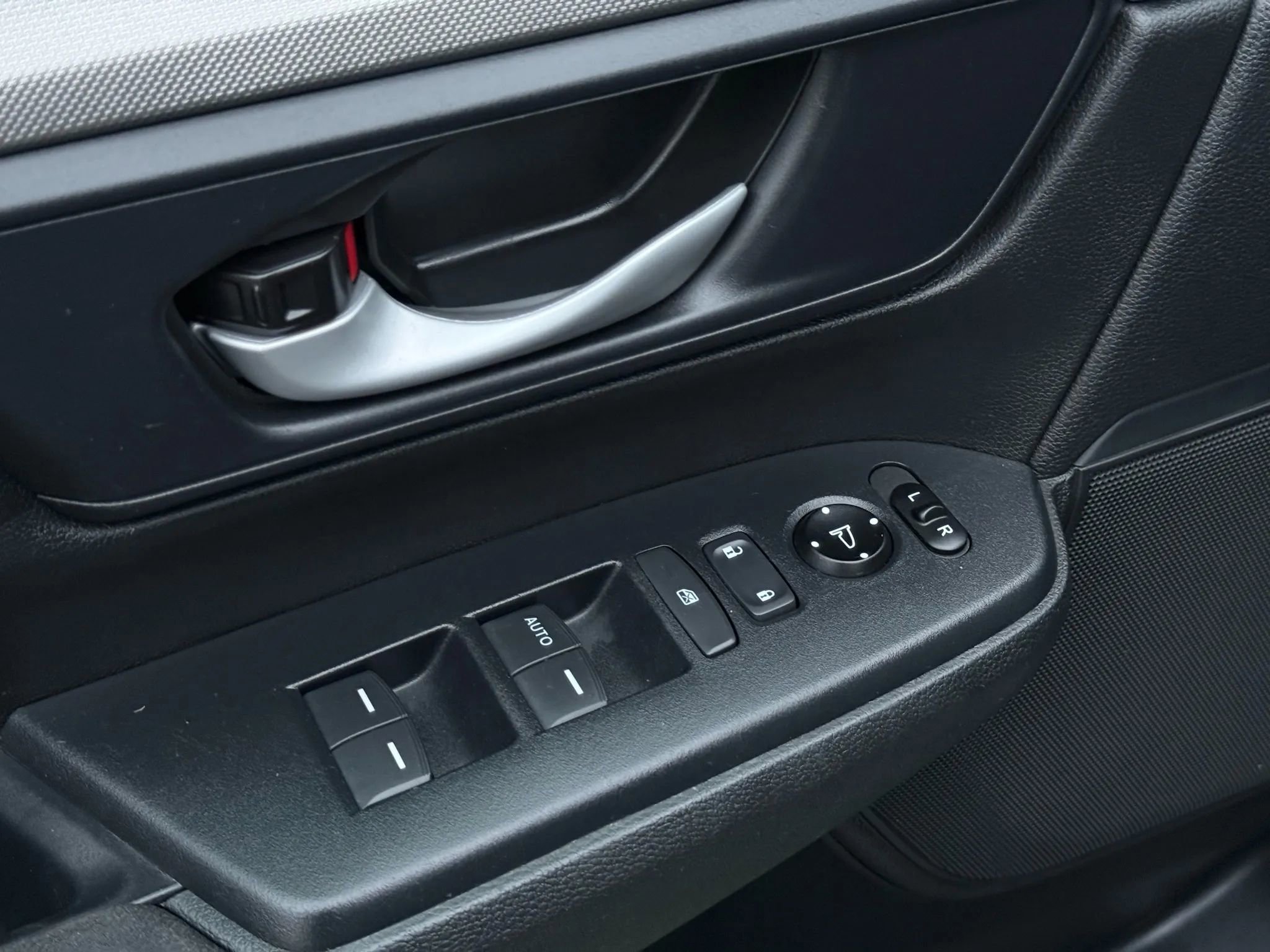 Used 2019 Honda CR-V LX image 18