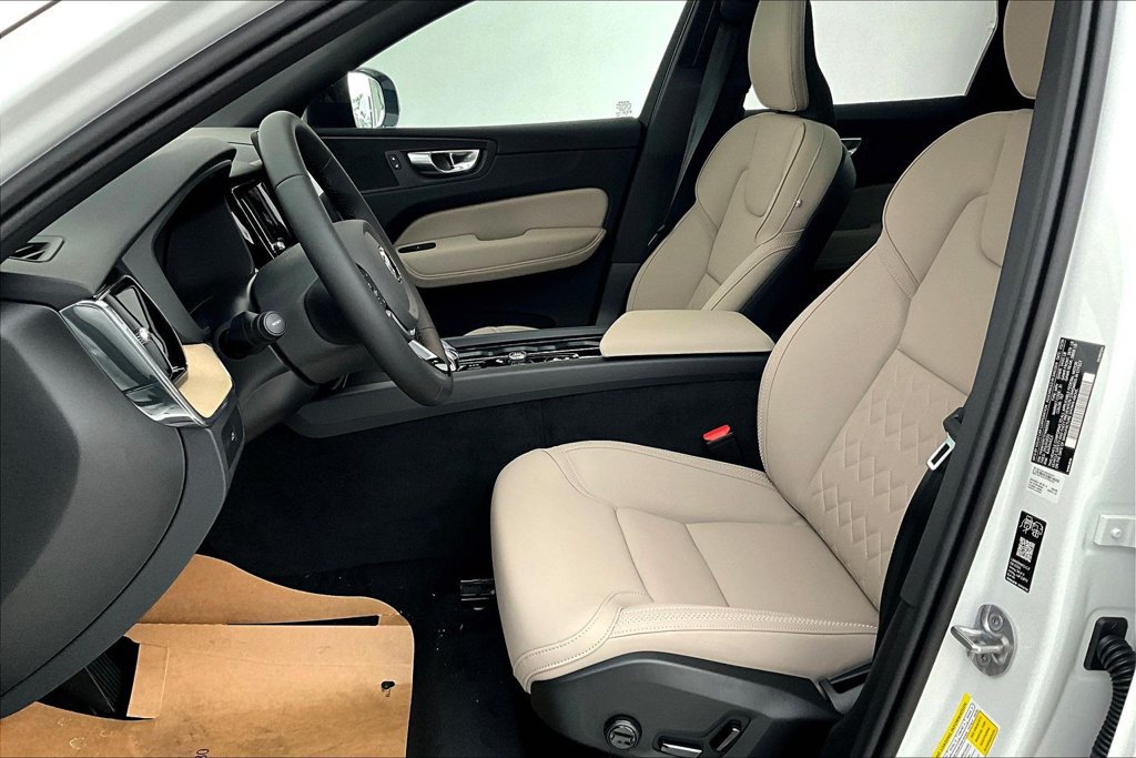 New 2026 Volvo XC60 B5 Plus w/ Protection Package Premier AWD/4WD image 19