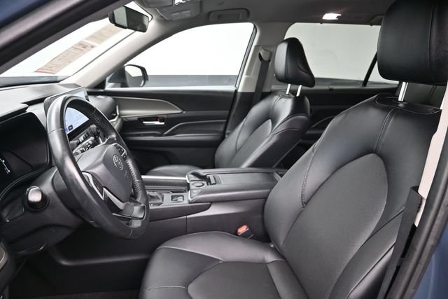 Certified 2024 Toyota Grand Highlander AWD image 31